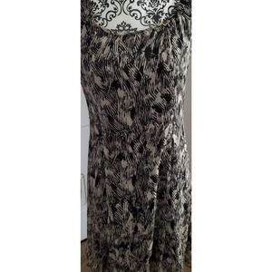 Comfy sleeveless dress with ruffle hem